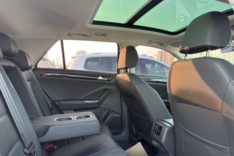 Used Volkswagen T-ROC 2019 280TSI DSG Two-Wheel Drive Comfort Version China VI Standard
