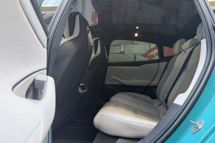 Used  SU7 2024 Rear-Drive Standard Founder Edition
