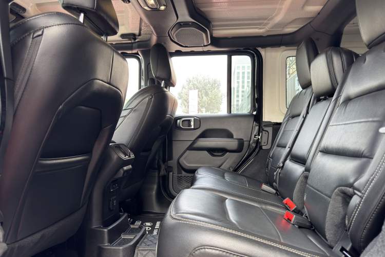 Used  Wrangler 2019 2.0T Sahara Four-Door Version China VI Emission Standard
