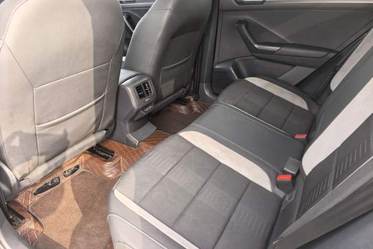 Used Volkswagen T-ROC 2018 280TSI DSG Two-Wheel Drive Advanced Version China V Emission Standard