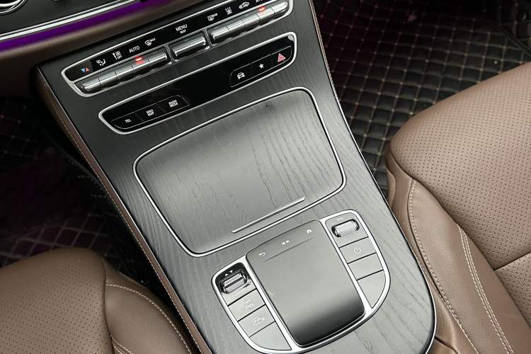 Used Mercedes-Benz E-Class New Energy 2023 E 350 e L Plug-in Hybrid Sports Sedan
