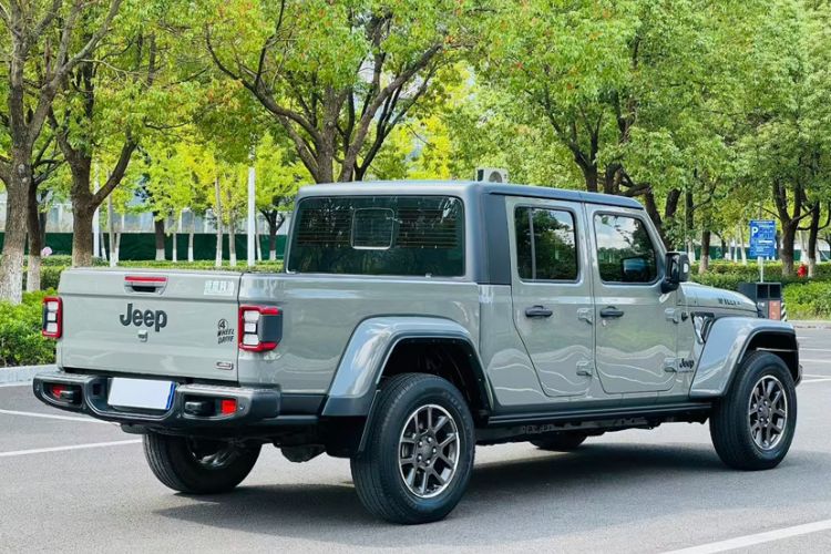 Used  Gladiator 2022 3.6L Pioneer Edition
