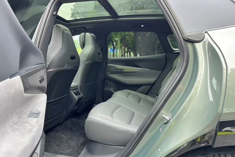 Used Lynk & Co 08 EM-P 2023 220km All-Wheel-Drive Performance Halo
