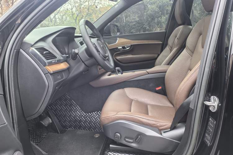 Used Volvo XC90 2023 B5 SmartDrive Luxury Edition 5 Seats