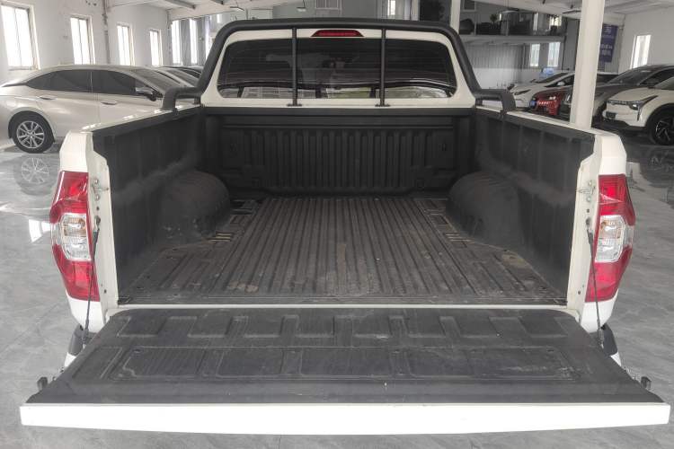 Used SAIC MAXUS Xingji 2023 Starry L 2.0T Diesel Automatic 2WD Elite Edition Long Bed
