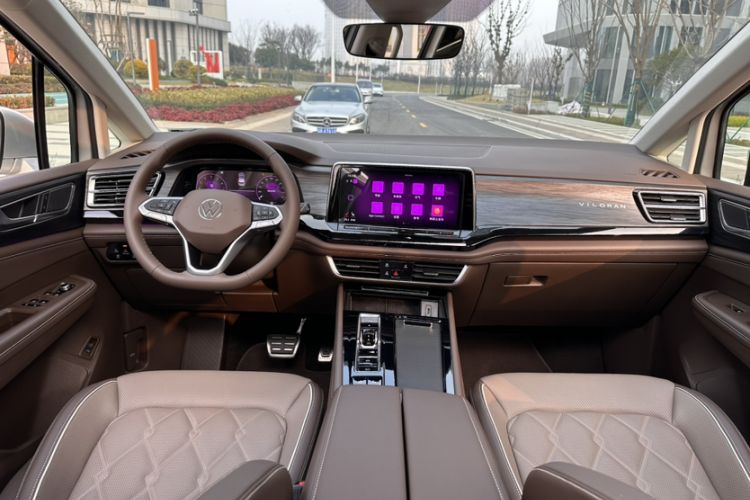 Used Volkswagen Viloran 2024 380TSI Premium Edition
