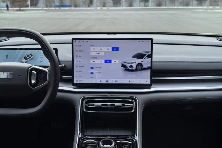 Used  Galaxy A7 2025 Model EM-i 70km Luxury Edition
