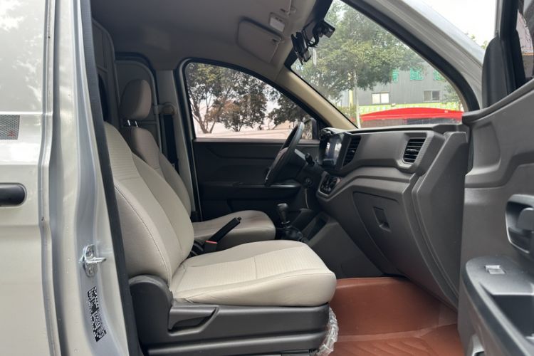 Used Wuling Hongguang V 2022 1.5L Jingqu Edition Enclosed-Window Vehicle with Electric Power Steering LAR
