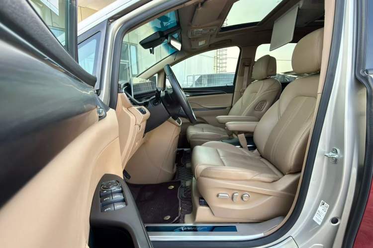 Used Buick GL8 2021 ES Landtrek 653T Luxury Model
