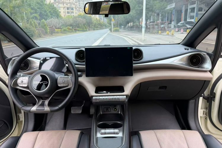 Used BYD Dolphin 2023 420 km Free Version
