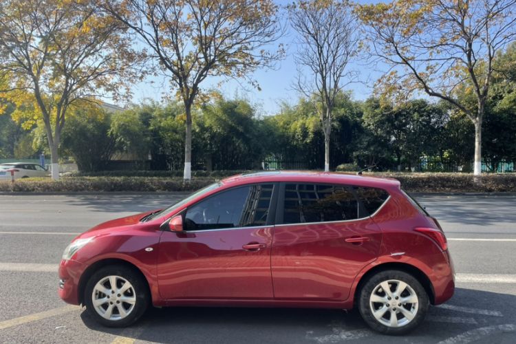 Used Nissan Tiida 2013 1.6L CVT Cool Cafe Edition
