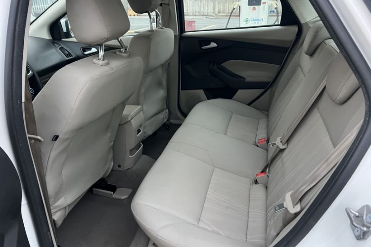 Used Ford Focus 2015 Sedan 1.6L Manual Comfort Model
