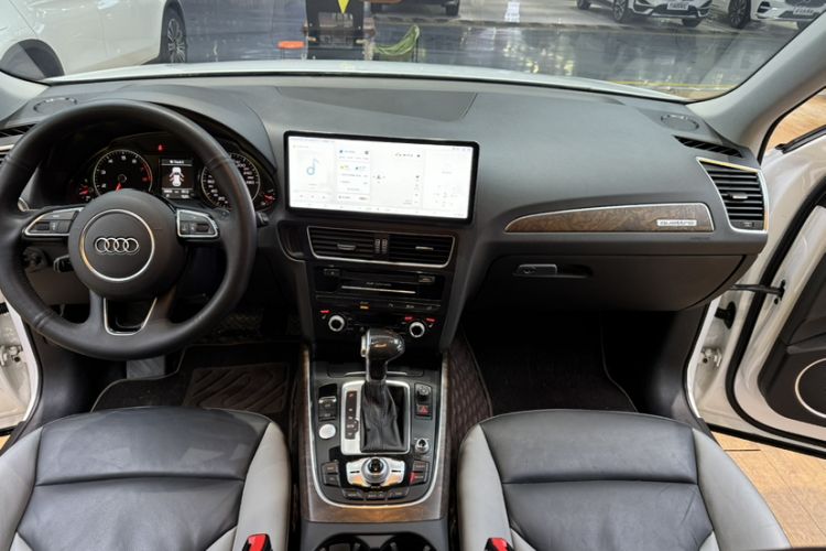 Used Audi Q5 2017 Plus 40 TFSI Comfort Model