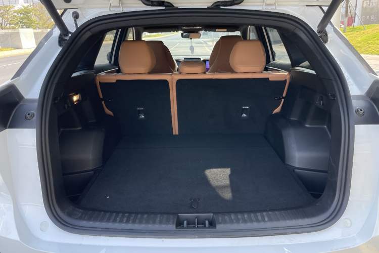 Used  L7 2025 EM-i 115km Exploration+ Edition