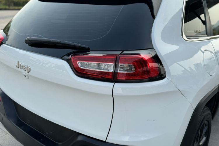 Used  Cherokee 2017 2.4L Leading Edition
