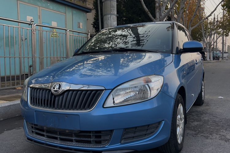 Used Skoda Fabia 2014 1.4L Manual Crystal Edition