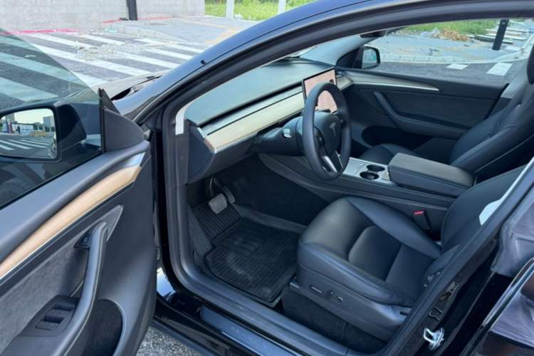 Used Tesla Model Y 2021 Long-Range All-Wheel-Drive Version 3D7
