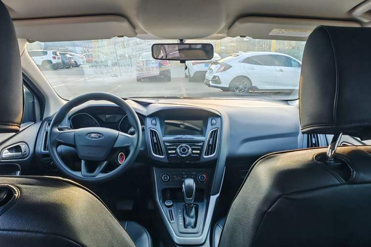 Used Ford Focus 2018 Hatchback Classic 1.6L Automatic Comfort Plus SmartDrive Edition
