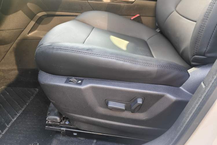 Used Peugeot 3008 2015 2.0L Automatic Trend Edition
