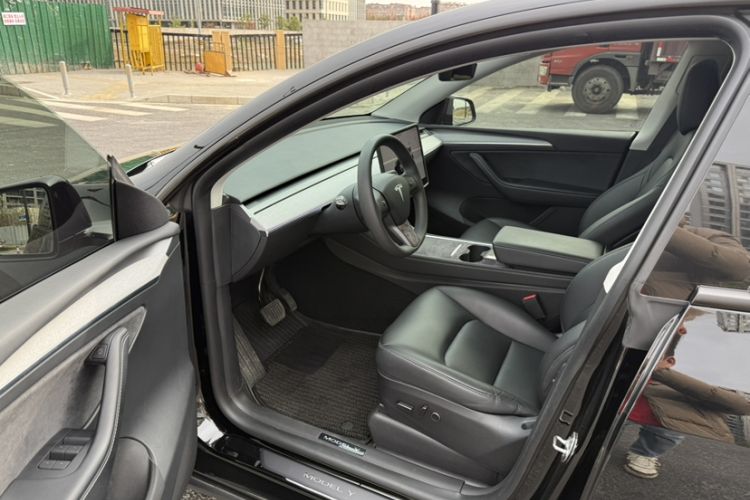 Used Tesla Model Y 2023 Rear-Wheel-Drive Version