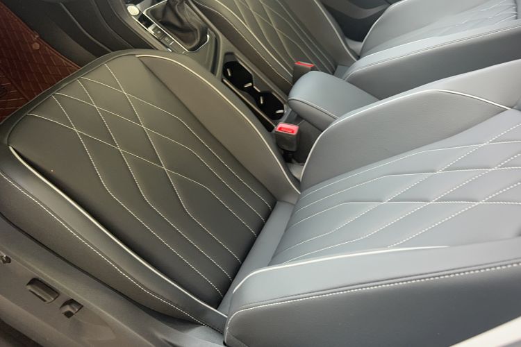 Used Volkswagen Tiguan L 2024 Outstanding Model 300TSI Automatic Two-Wheel Drive Longteng Edition