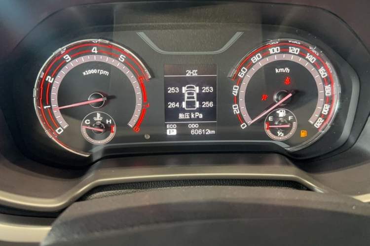 Used SAIC MAXUS T60 2017 2.0T Gasoline Automatic 4x4 High-Ride Flagship Long-Wheelbase Version
