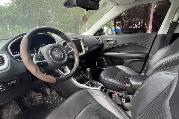 Used  Compass 2017 200T Automatic Family Edition
