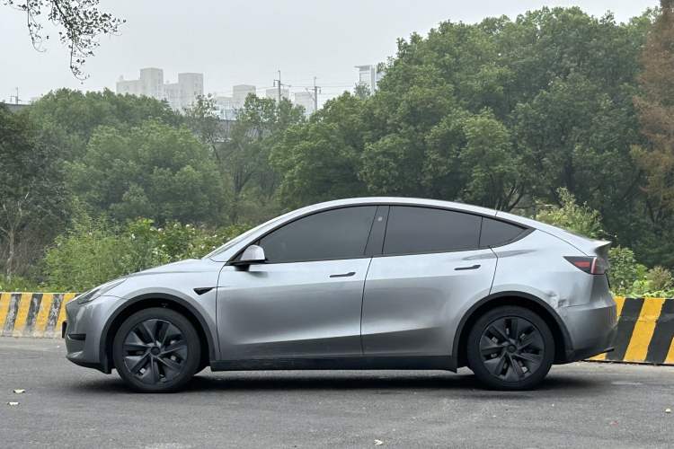Used Tesla Model Y 2024 Rear-Wheel-Drive Version
