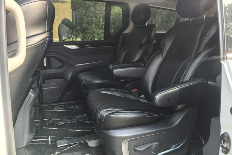 Used SAIC MAXUS G20 2021 PLUS 2.0T Gasoline Automatic Luxury Edition
