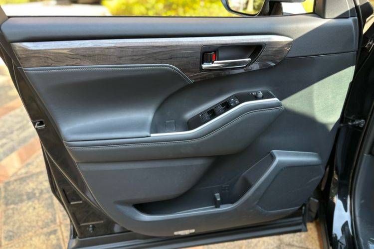 Used Toyota Crown Land Cruiser 2024 2.5L HEV Four-Wheel Drive Premium Edition
