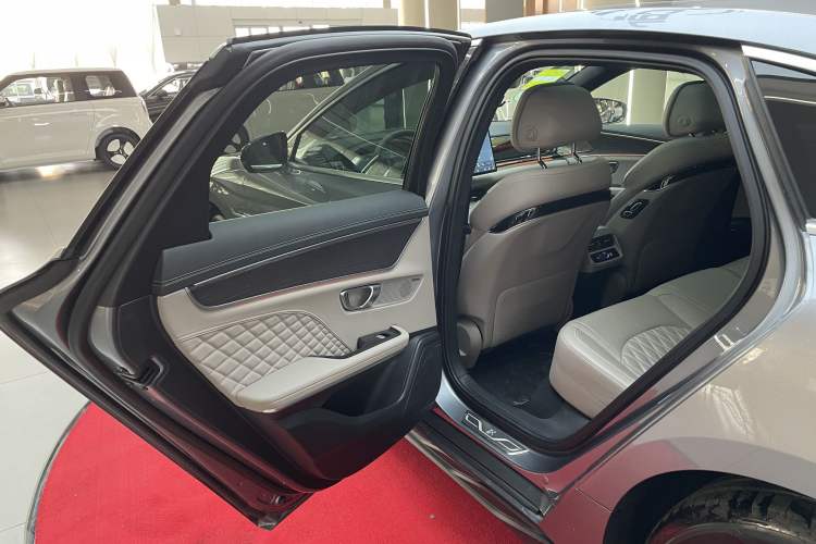 Used BYD Han 2024 DM-i Glory Edition 200KM Flagship Model
