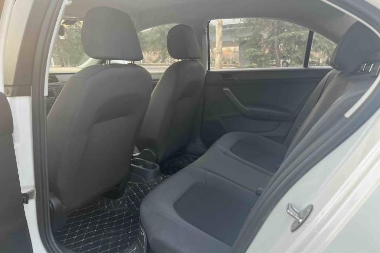 Used Volkswagen Santana 2015 1.6L Manual Fashion Edition
