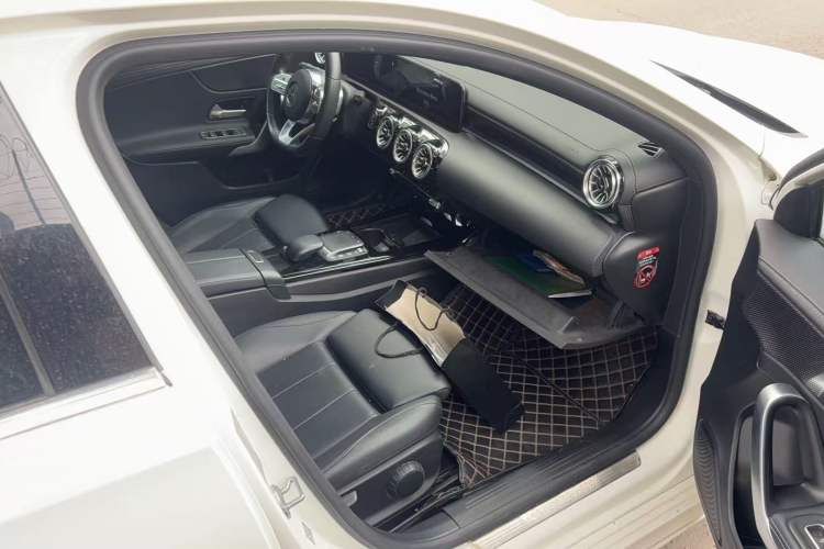 Used Mercedes-Benz A-Class 2022 Restyled A 200 L Sport Sedan Fashion Version
