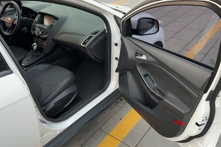 Used Ford Focus 2018 Sedan Classic 1.6L Automatic Trendy SmartDrive Edition