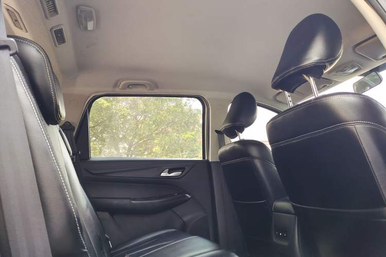 Used Baojun 730 2019 1.5T CVT Fashion Model 7 Seats China V Emission Standard