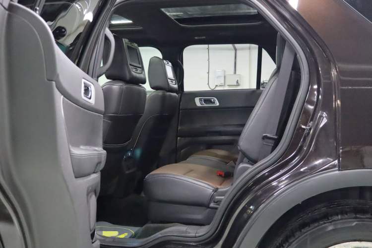 Used Ford Explorer 2013 3.5L Deluxe Model
