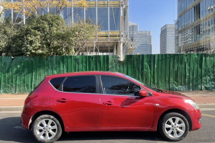 Used Nissan Tiida 2013 1.6L CVT Cool Cafe Edition
