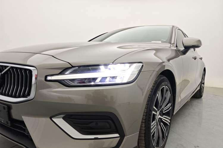 Used Volvo S60 2022 B4 Zhiyuan Luxury Edition
