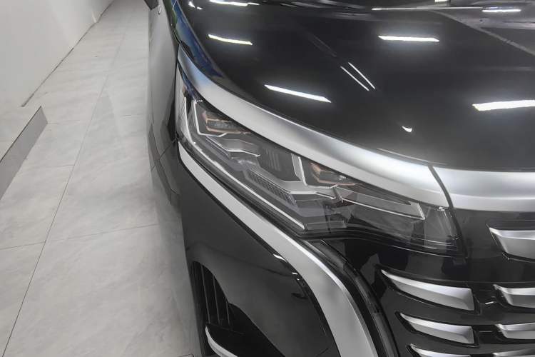 Used Denza D9 2022 DM-i 970 Four-Wheel Drive Flagship Model
