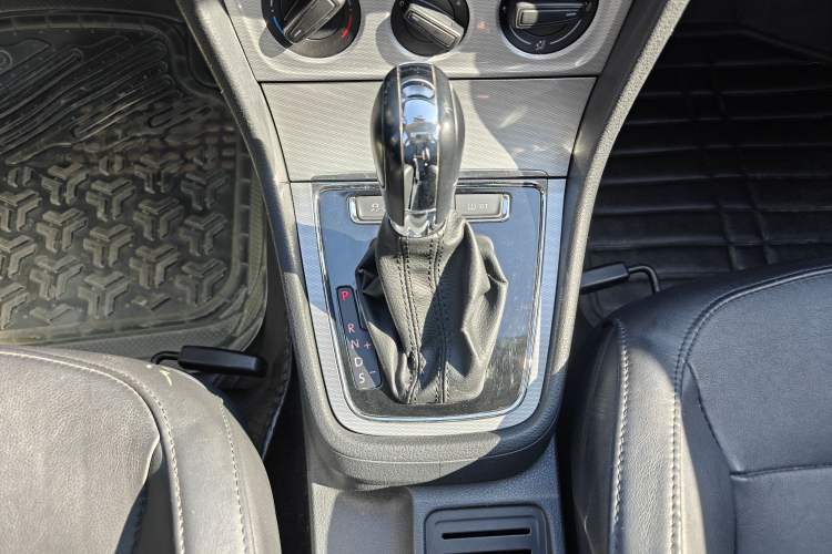 Used Volkswagen Gran Lavida 2013 1.6L Automatic Comfort Model
