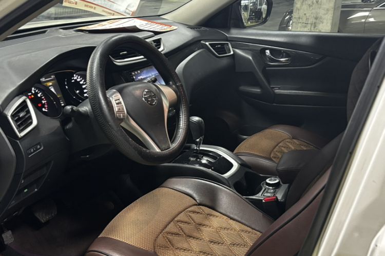 Used Nissan X-Trail 2014 2.5L CVT Leading Edition 4WD
