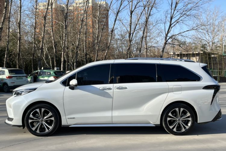 Used Toyota Granvia 2023 2.5L Hybrid Prestige PLUS Edition
