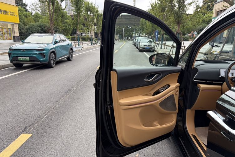 Used VOYAH Dream 2025 PHEV Four-Wheel-Drive Flagship Kunpeng Edition
