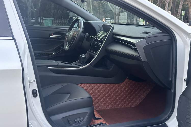 Used Toyota Avalon 2019 Dual-Engine 2.5L Luxury Edition China VI Standard
