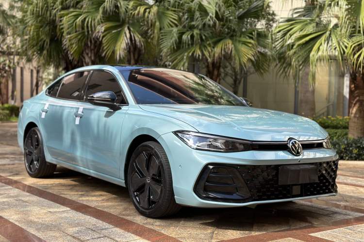 Used Volkswagen Passat 2025 Pro 380TSI Starry Dragon Luxury Edition
