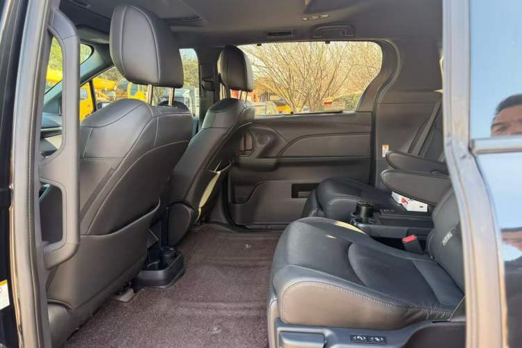 Used Toyota Sienna 2024 2.5L Hybrid Four-Wheel Drive Prestige Edition