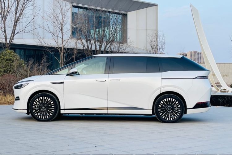 Used XPeng X9 2025 740 Ultra-Long Range Max