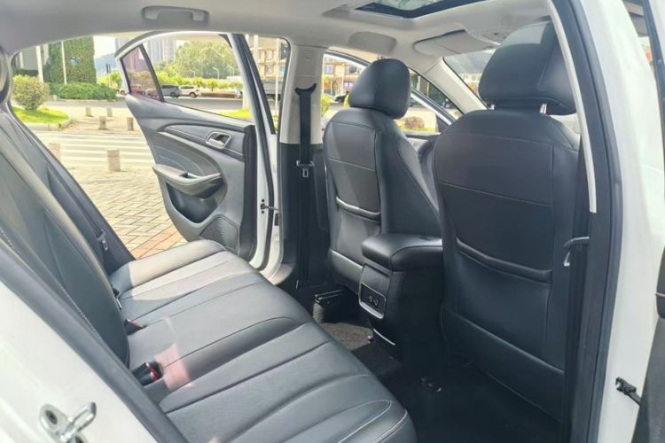 Used Roewe i5 2019 20T Automatic 4G Connected Supercharged Flagship Edition
