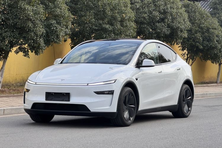 Used Tesla Model Y 2025 Rear-Wheel-Drive Version