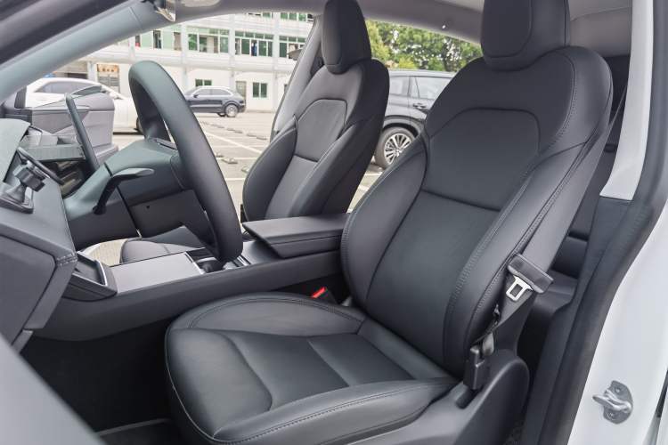 Used Tesla Model Y 2025 Rear-Wheel-Drive Version
